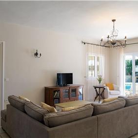 3 bedroom villa with heated pool in Kassiopi, Corfu, sleeps 6